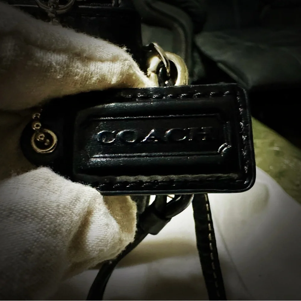 Vintage Y2K Coach clutch wallet Black soft Leather Wristlet with Silver Accents - Picture 4 of 13